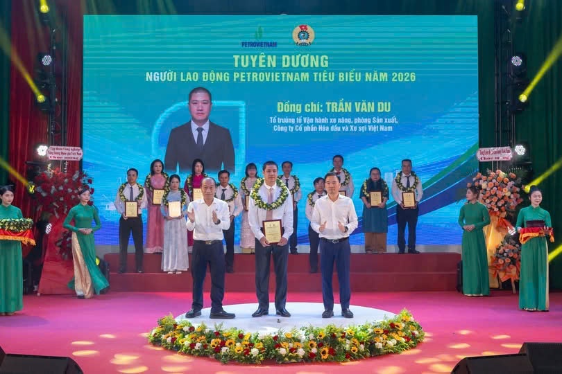 Gặp Tổ trưởng Tổ Vận hành xe nâng VNPOLY vừa được vinh danh 