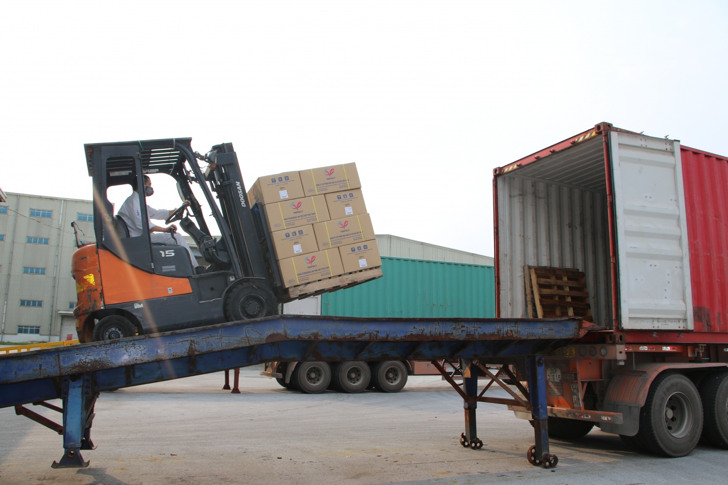 Gặp Tổ trưởng Tổ Vận hành xe nâng VNPOLY vừa được vinh danh 