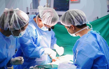 Vinmec phẫu thuật thành công, cứu sống bệnh nhi 48 ngày tuổi mắc teo đường mật bẩm sinh