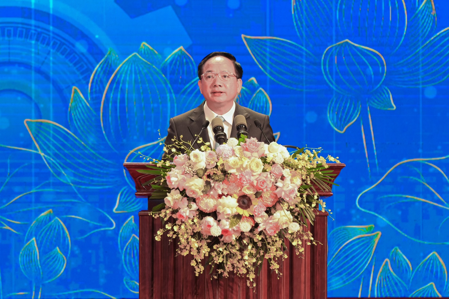 Những tấm gương tiêu biểu của Petrovietnam được tôn vinh trong học tập và làm theo Bác Những tấm gương tiêu biểu của Petrovietnam được tôn vinh trong học tập và làm theo Bác