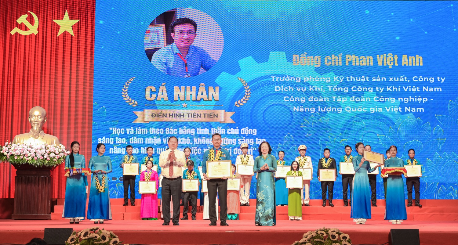 [Chùm ảnh] Đoàn đại biểu Công đoàn Petrovietnam dự Hội nghị sơ kết 5 năm thực hiện Kết luận 01-KL/TW của Bộ Chính trị