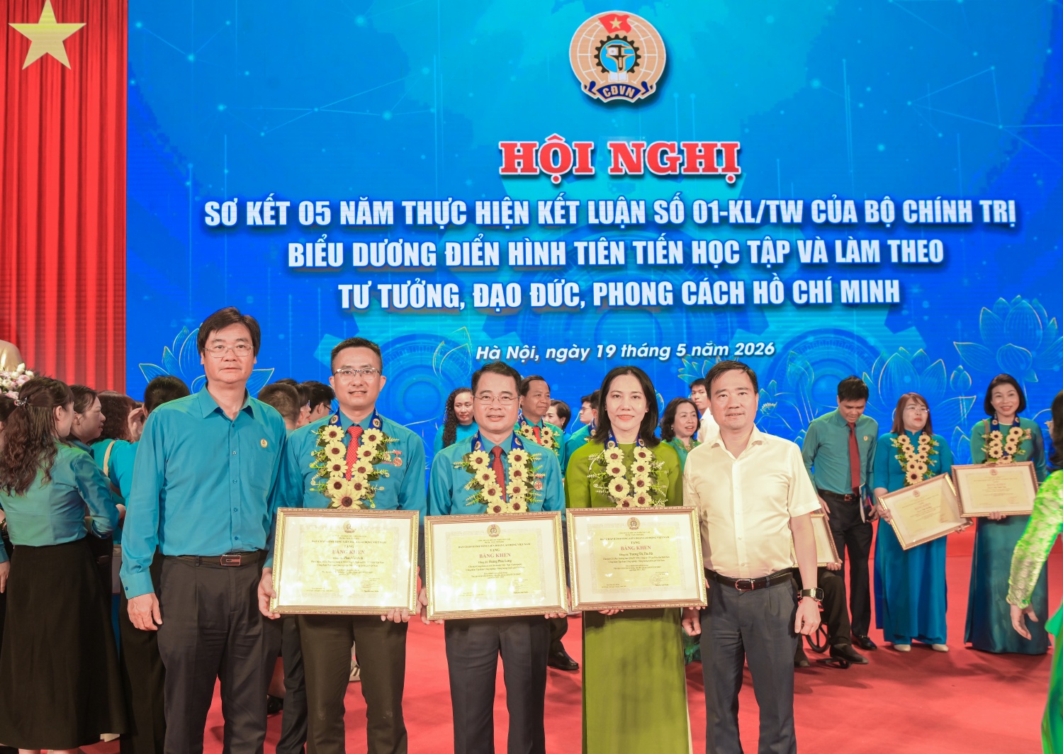 [Chùm ảnh] Đoàn đại biểu Công đoàn Petrovietnam dự Hội nghị sơ kết 5 năm thực hiện Kết luận 01-KL/TW của Bộ Chính trị