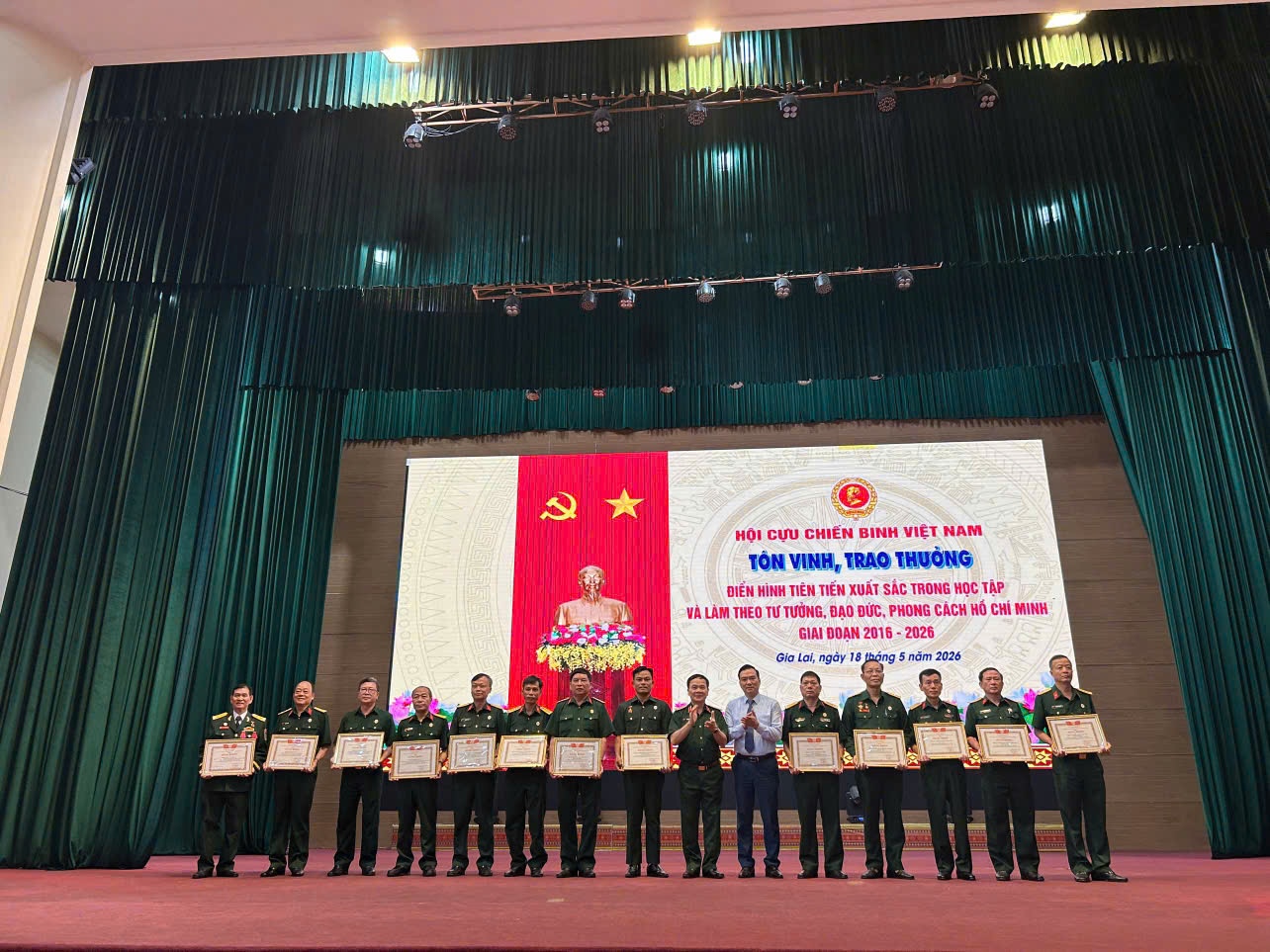 Hội CCB Petrovietnam báo công dâng Bác, lan tỏa phẩm chất “Bộ đội Cụ Hồ” thời kỳ mới Hội CCB Petrovietnam báo công dâng Bác, lan tỏa phẩm chất “Bộ đội Cụ Hồ” thời kỳ mới