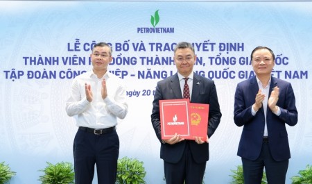 Công bố và trao quyết định Thành viên HĐTV, Tổng Giám đốc Tập đoàn Công nghiệp - Năng lượng Quốc gia Việt Nam