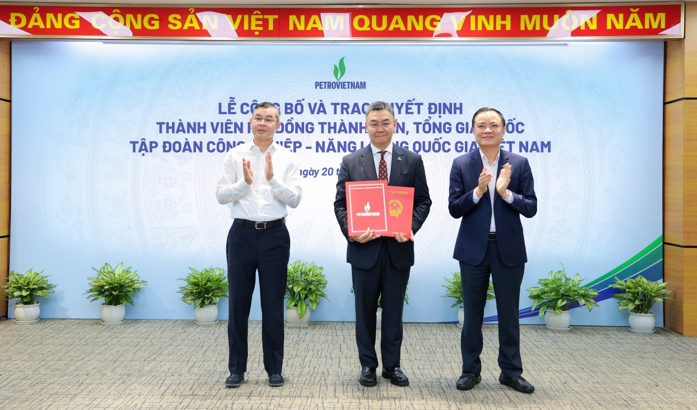 [VIDEO] Công bố và trao quyết định Thành viên HĐTV, Tổng Giám đốc Tập đoàn Công nghiệp - Năng lượng Quốc gia Việt Nam