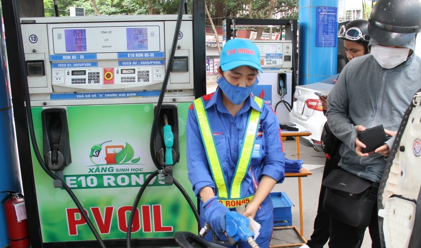 Thực hư chuyện dùng xăng E10 gây "yếu máy, hao xăng"