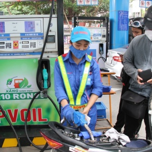 Thực hư chuyện dùng xăng E10 gây "yếu máy, hao xăng"