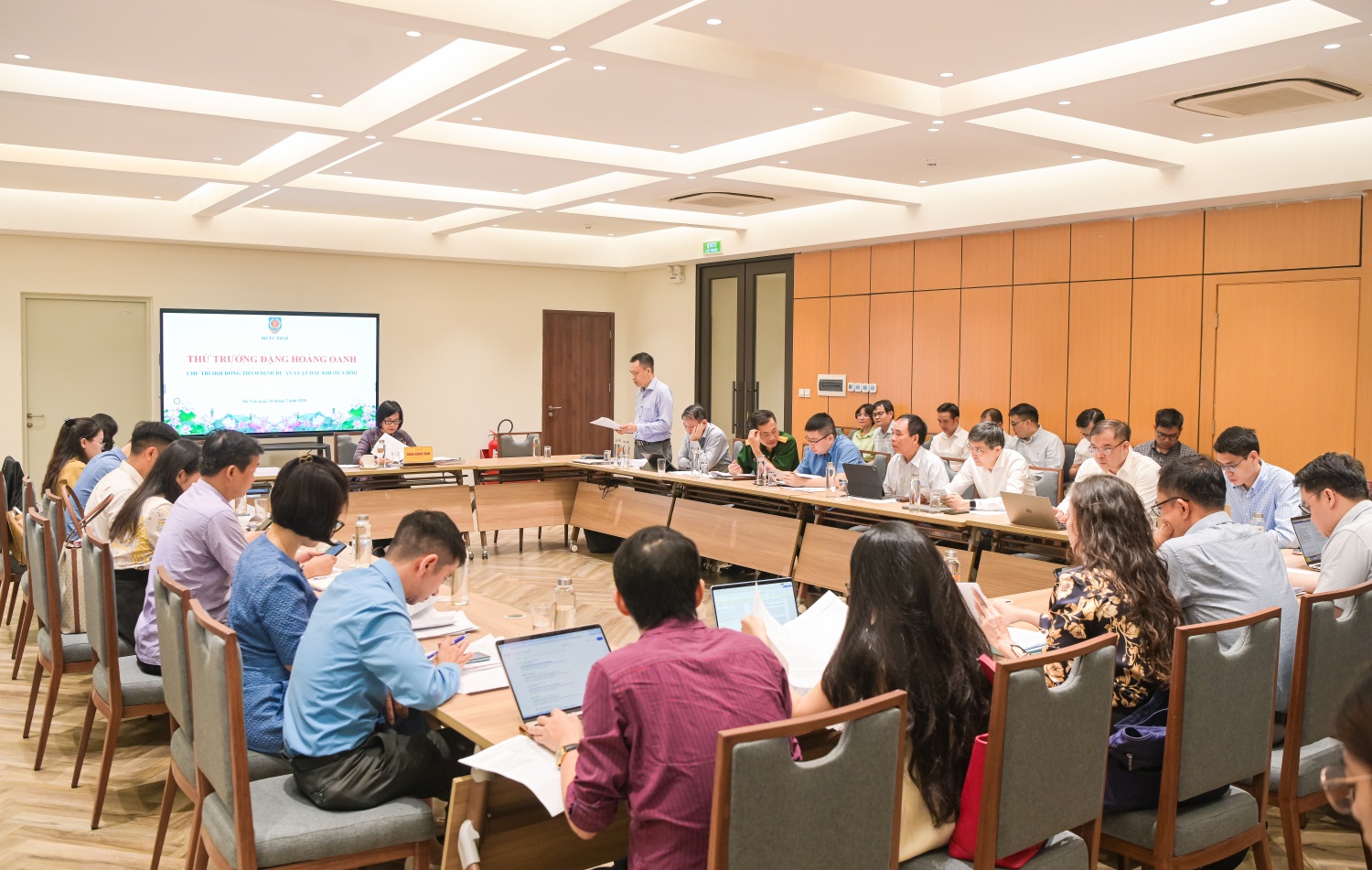 Bộ Tư pháp thẩm định Luật Dầu khí sửa đổi: Gỡ nút thắt cho đầu tư năng lượng Bộ Tư pháp thẩm định Luật Dầu khí sửa đổi: Gỡ nút thắt cho đầu tư năng lượng