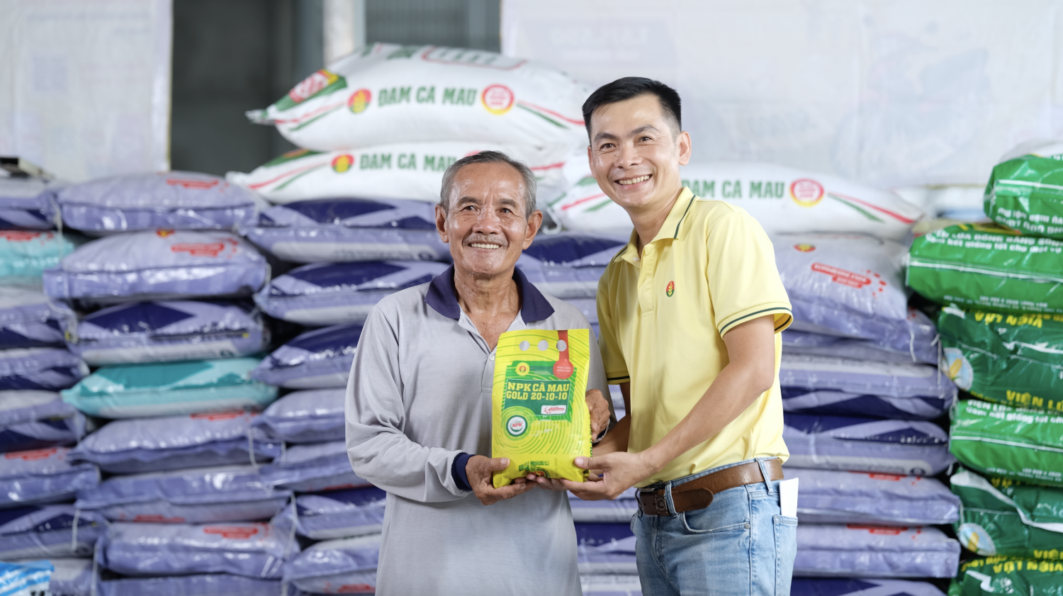 Phân bón Cà Mau tiếp sức nhà nông, vượt khó tới “mùa vàng”