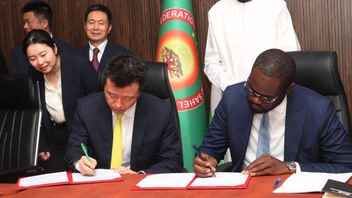 Niger ký các thỏa thuận dầu khí với doanh nghiệp Trung Quốc Niger ký các thỏa thuận dầu khí với doanh nghiệp Trung Quốc