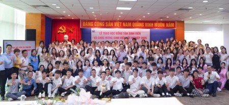 Những câu chuyện cảm động phía sau hồ sơ đăng ký học bổng "Thắp Sáng Niềm Tin"