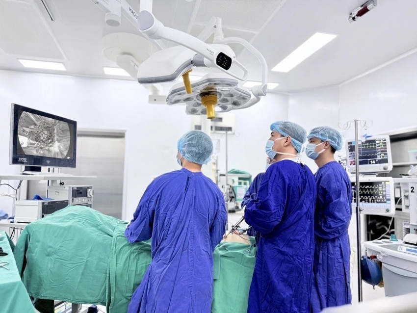 Vinmec Hạ Long nội soi bóc tách thành công khối u hiếm gặp, giữ trọn khả năng sinh sản cho người bệnh trẻ