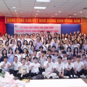 Những câu chuyện cảm động phía sau hồ sơ đăng ký học bổng "Thắp Sáng Niềm Tin"