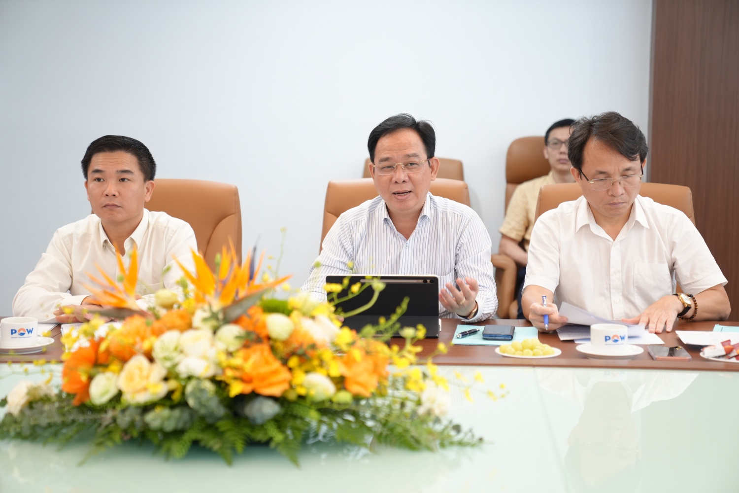 Ông Đỗ Xuân Bình - Giám đốc Công ty trình bày tóm tắt Báo cáo Kết quả hoạt động sản xuất kinh doanh năm 2025 và phương hướng nhiệm vụ năm 2026 Thủy điện Đăkđrinh: Vững nhịp tăng trưởng, mở hướng phát triển mới