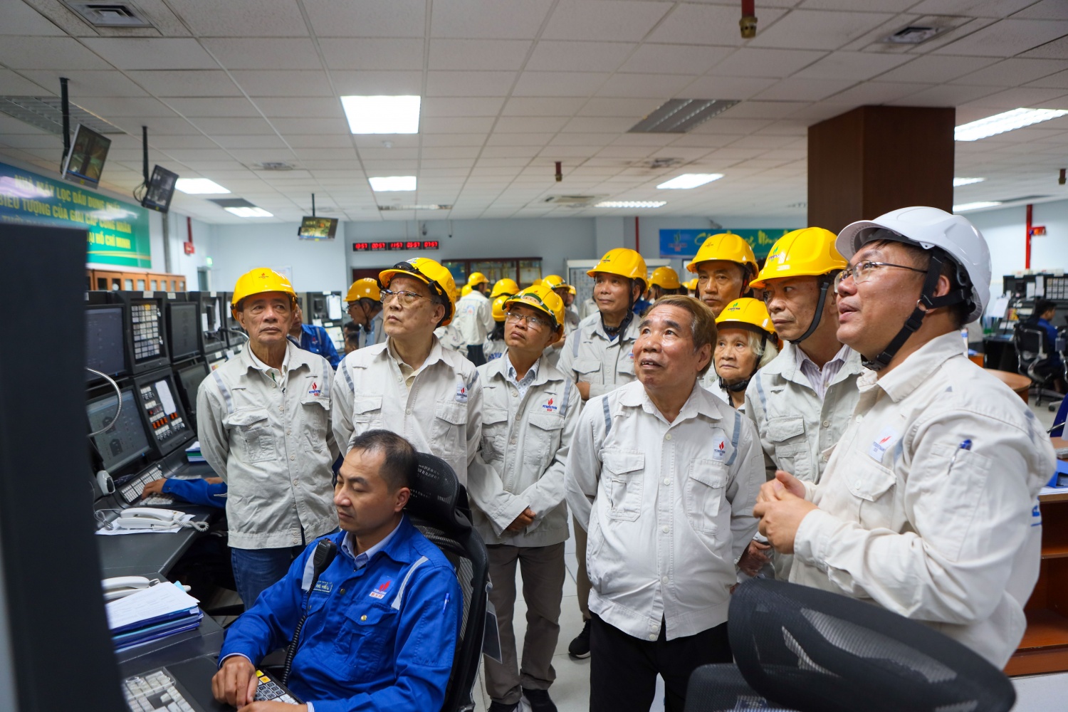 Tự hào “Tiếp nguồn năng lượng - Khát vọng vươn tầm” trong hành trình phát triển của BSR Tự hào “Tiếp nguồn năng lượng - Khát vọng vươn tầm” trong hành trình phát triển của BSR