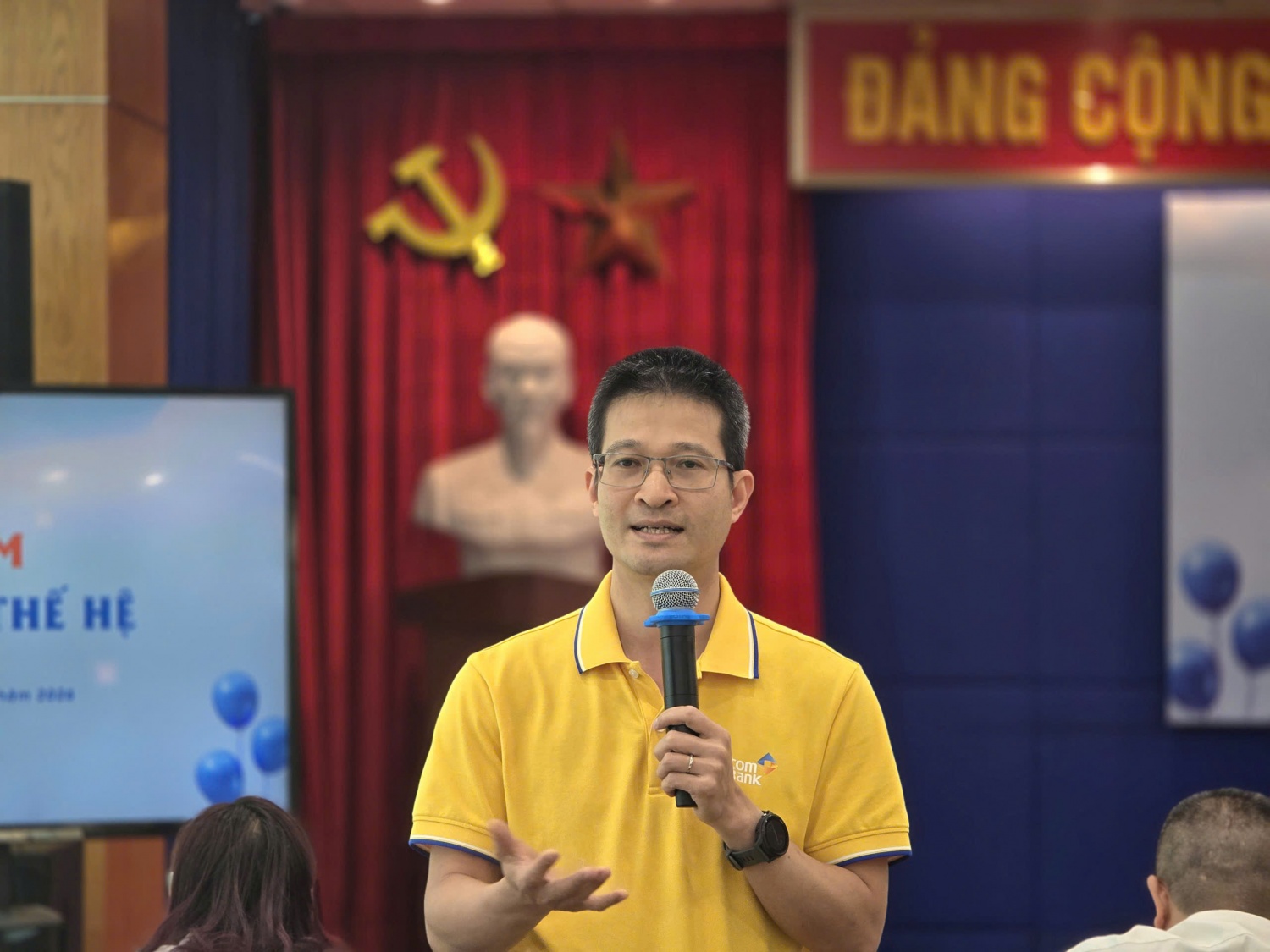Cựu sinh viên xúc động ngày trở về: “Thắp Sáng Niềm Tin là một phần thanh xuân của tôi” Cựu sinh viên xúc động ngày trở về: “Thắp Sáng Niềm Tin là một phần thanh xuân của tôi”