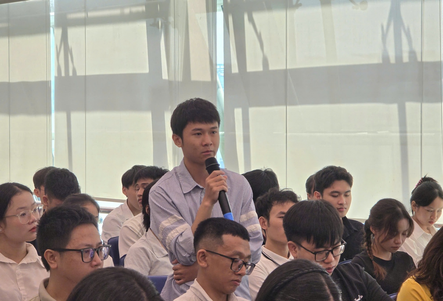 Nữ sinh Điện Biên bật khóc khi nhận cuộc gọi từ Quỹ học bổng Thắp Sáng Niềm Tin Nữ sinh Điện Biên bật khóc khi nhận cuộc gọi từ Quỹ học bổng Thắp Sáng Niềm Tin