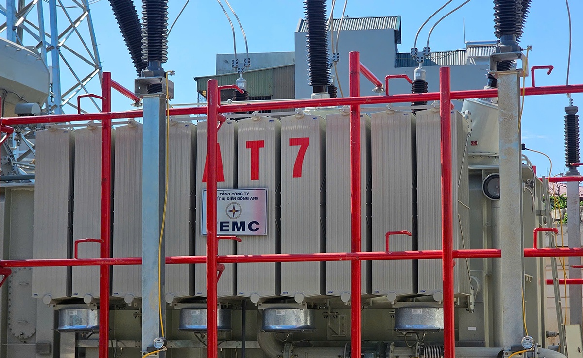 Đóng điện máy biến áp AT7 Trạm biến áp 220kV Hà Đông Đóng điện máy biến áp AT7 Trạm biến áp 220kV Hà Đông