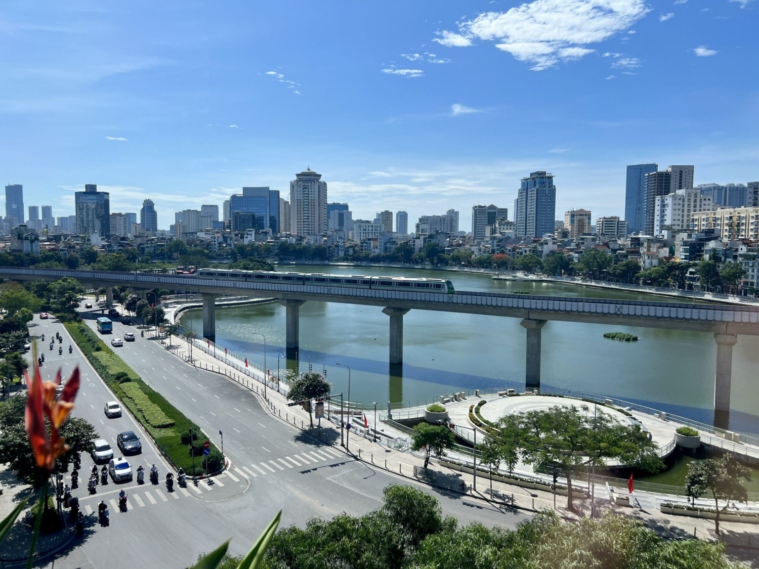 Bài 1: Người dân vật lộn với nắng nóng