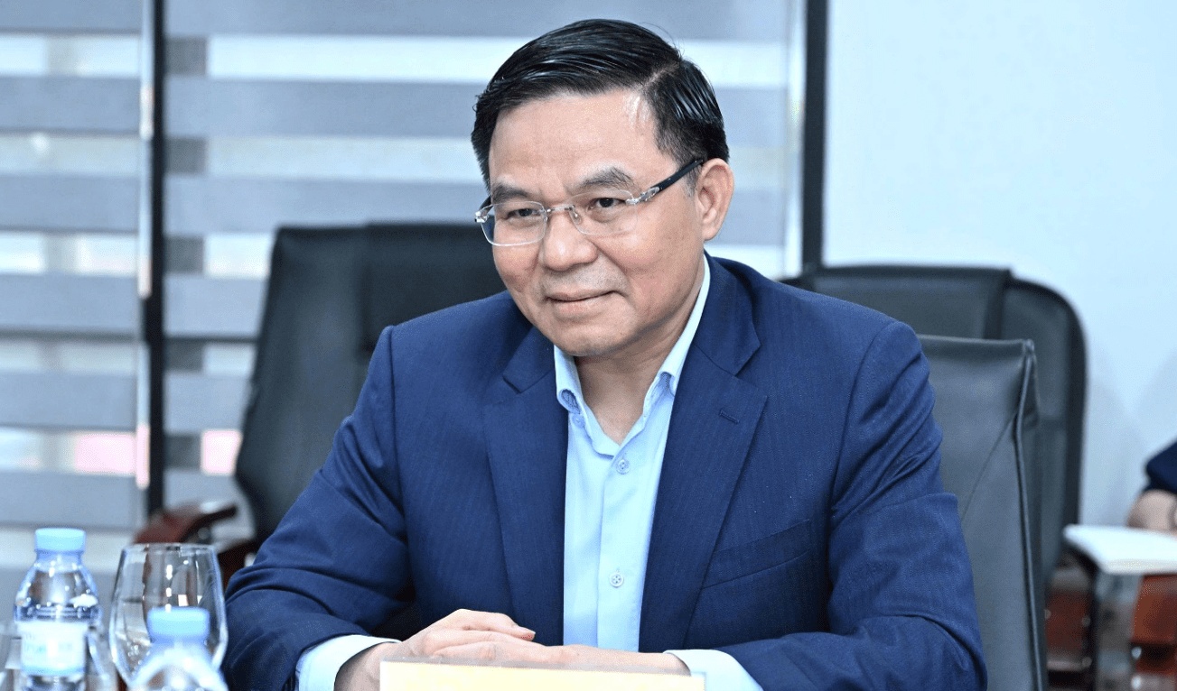 Minister Le Manh Hung holds talks with President and Group CEO of Malaysia’s Petronas