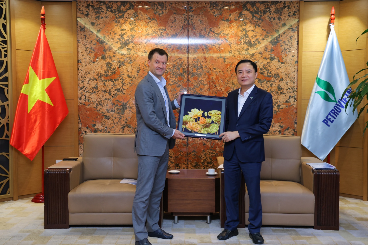 Petrovietnam và Novatek thúc đẩy hợp tác LNG, hạ tầng LNG và năng lượng mới