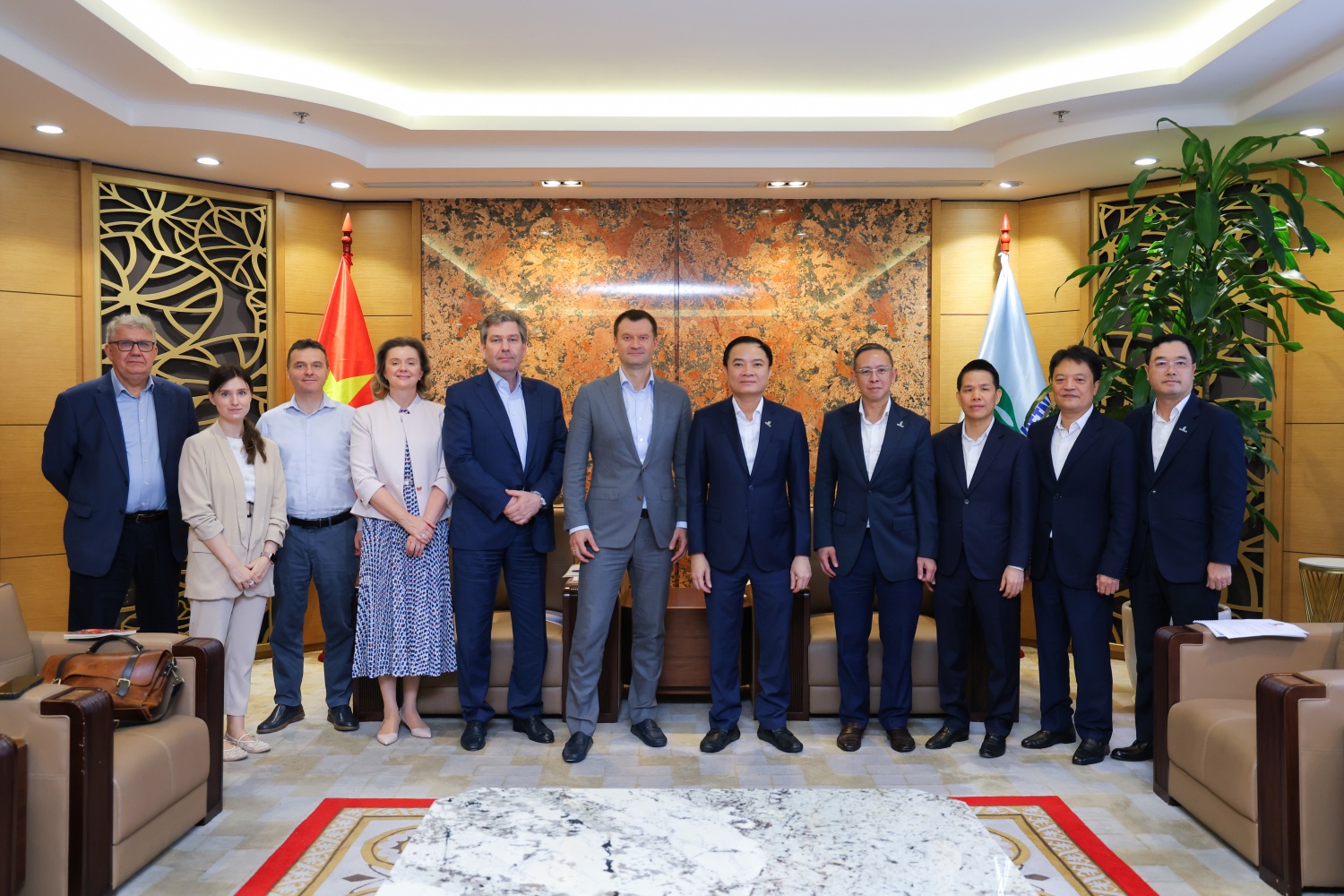 Petrovietnam và Novatek thúc đẩy hợp tác LNG, hạ tầng LNG và năng lượng mới