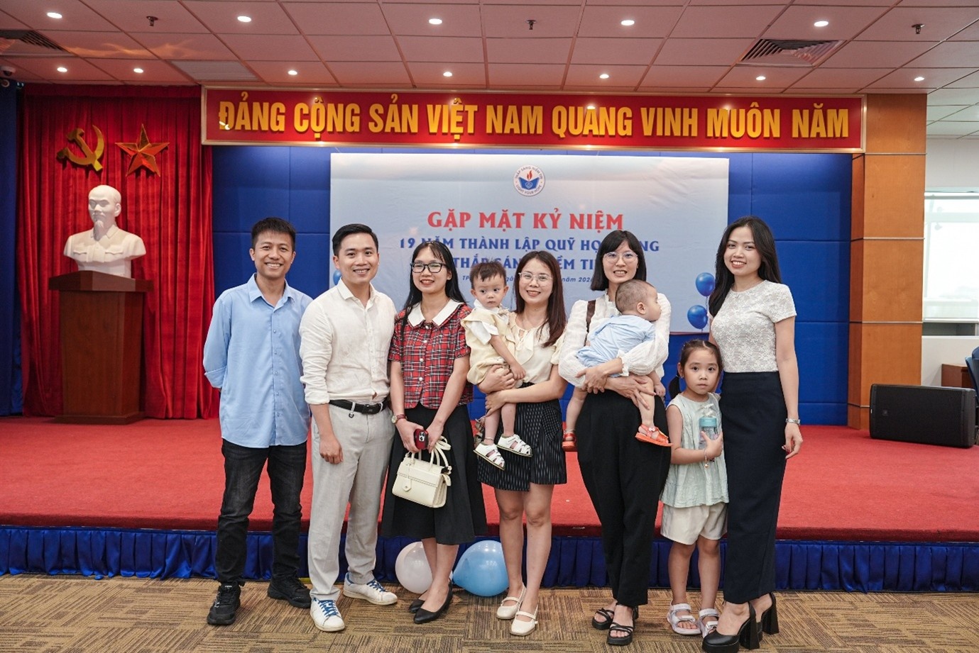 Những thế hệ sinh viên ban đầu trở thành những người tiếp lửa và truyền cảm hứng cho các thế hệ tiếp nối. Những thế hệ sinh viên ban đầu trở thành những người tiếp lửa và truyền cảm hứng cho các thế hệ tiếp nối.