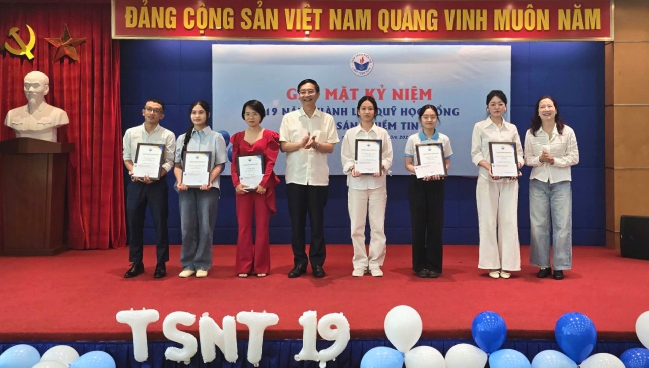 Ông Trần Quang Dũng, Phó Bí thư Thường trực Đảng ủy Petrovietnam - Ủy viên hội đồng quản lý Quỹ trao thưởng cho cuộc thi 19 năm ‘‘thắp sáng niềm tin’’, chắp cánh giấc mơ giảng đường