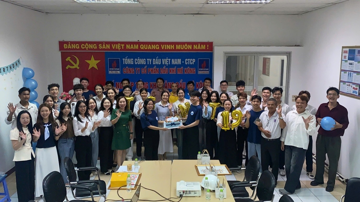 Chương trình gặp mặt ấm cung tại Cần Thơ có sự tham gia của đại diện Petromekong và PVcomBank Cần Thơ. Chương trình gặp mặt ấm cung tại Cần Thơ có sự tham gia của đại diện Petromekong và PVcomBank Cần Thơ.