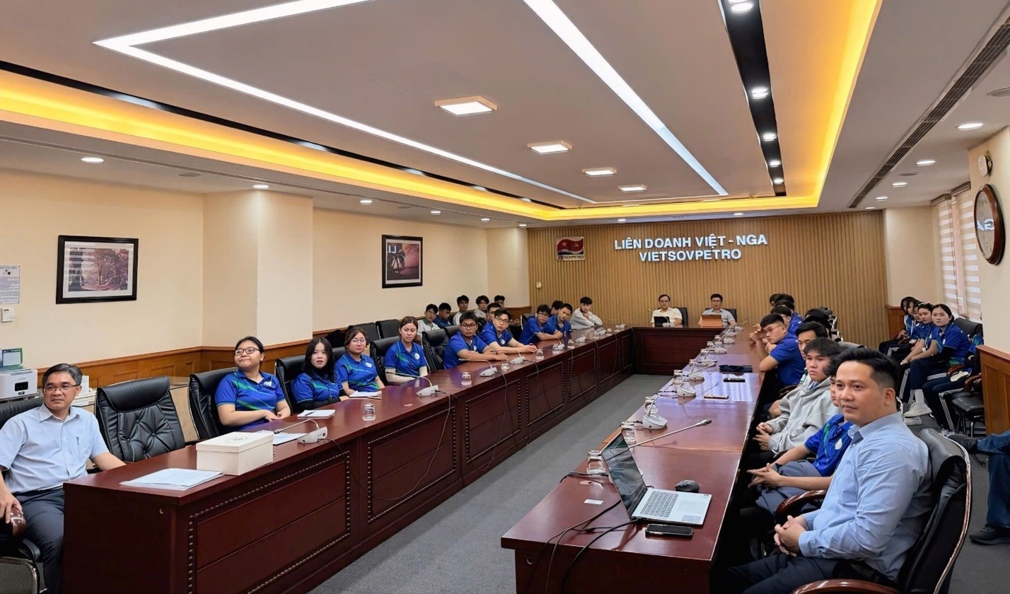 Sinh viên Trường Đại học Tài nguyên và Môi trường TP HCM tham quan, tìm hiểu thực tế về Vietsovpetro