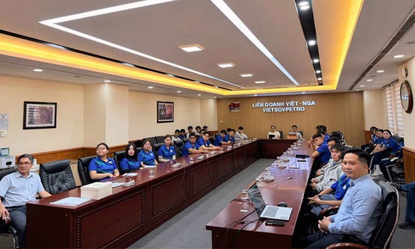 Sinh viên Đại học Tài nguyên và Môi trường TP.HCM tham quan, tìm hiểu thực tế về Vietsovpetro Sinh viên Trường Đại học Tài nguyên và Môi trường TP HCM tham quan, tìm hiểu thực tế về Vietsovpetro