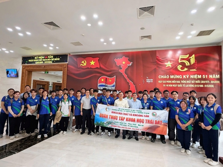 Sinh viên Đại học Tài nguyên và Môi trường TP.HCM tham quan, tìm hiểu thực tế về Vietsovpetro Sinh viên Trường Đại học Tài nguyên và Môi trường TP HCM tham quan, tìm hiểu thực tế về Vietsovpetro