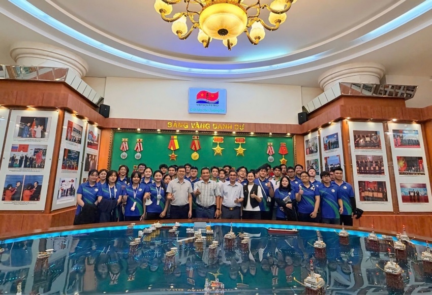 Sinh viên Đại học Tài nguyên và Môi trường TP.HCM tham quan, tìm hiểu thực tế về Vietsovpetro Sinh viên Trường Đại học Tài nguyên và Môi trường TP HCM tham quan, tìm hiểu thực tế về Vietsovpetro