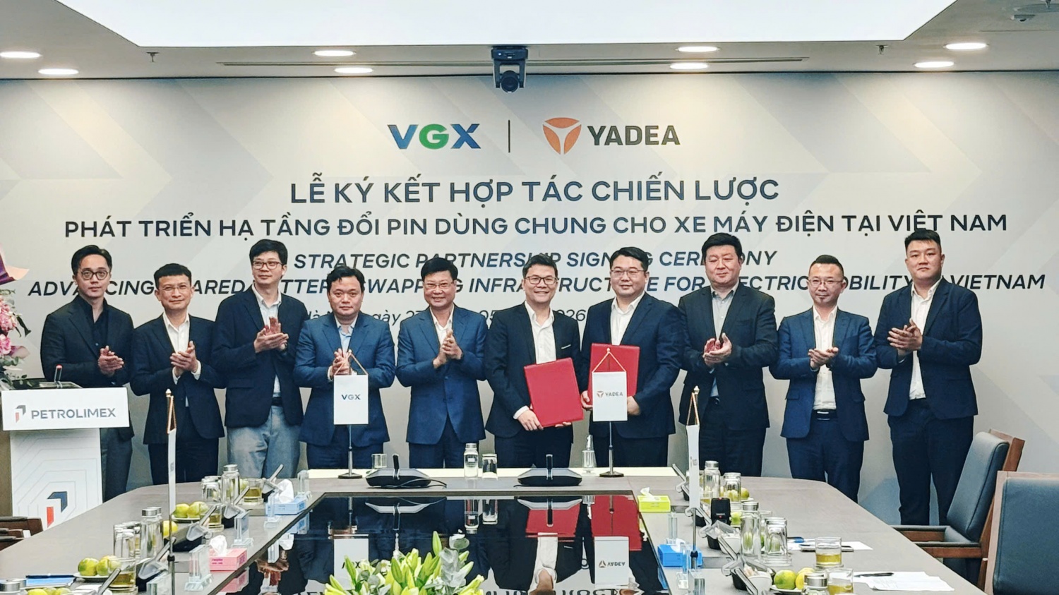 YADEA bắt tay VGX phát triển mạng đổi pin dùng chung cho xe máy điện tại Việt Nam