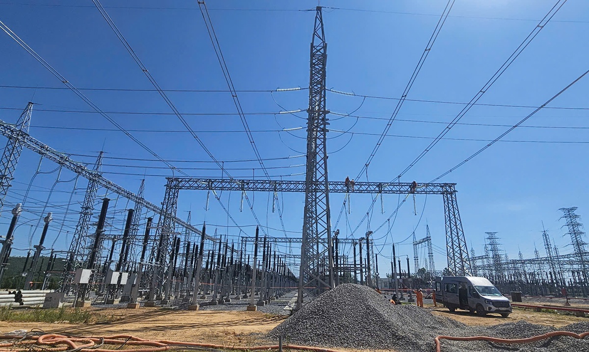 Đóng điện máy biến áp thứ 2 Trạm biến áp 220kV Nam Cấm, tăng cường bảo đảm điện cho miền Bắc