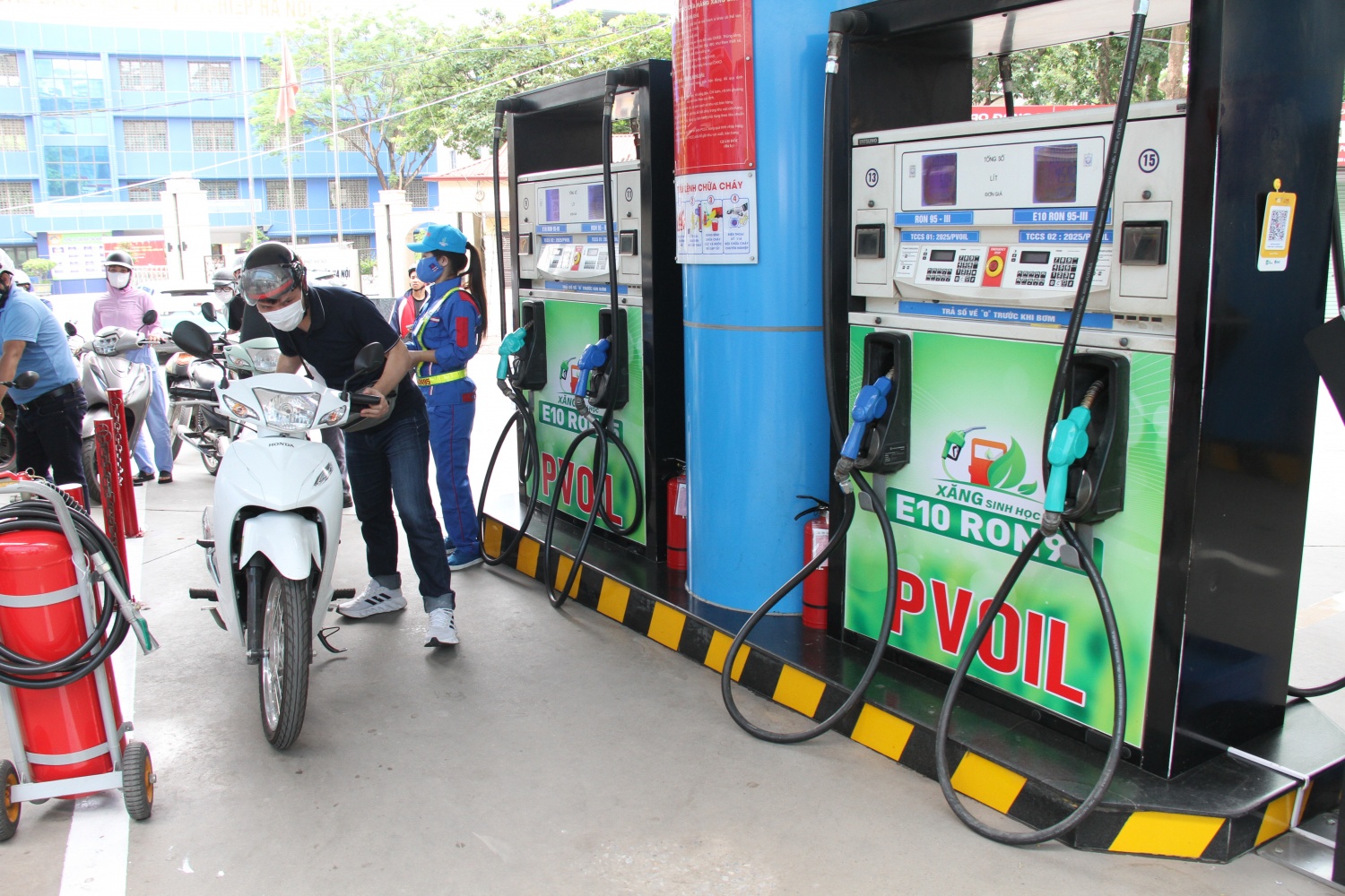 Chuyển đổi sang xăng E10: Không phải “áp đặt”, mà là bước đi tất yếu của an ninh năng lượng Chuyển đổi sang xăng E10: Không phải “áp đặt”, mà là bước đi tất yếu của an ninh năng lượng