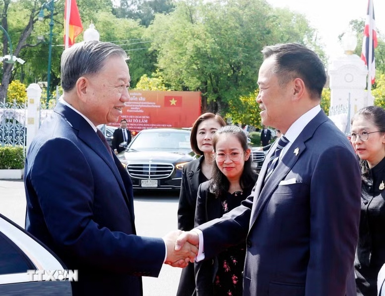 Lễ đón trọng thể Tổng Bí thư, Chủ tịch nước và Phu nhân thăm chính thức Vương quốc Thái Lan