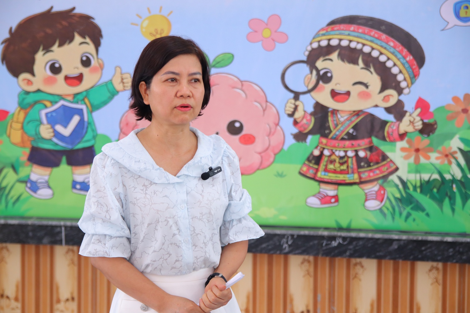 Đại diện trường nhấn mạnh các em học sinh sẽ biết rõ cách sàng lọc thông tin hơn khi có nhiều hoạt động thực tế như chương trình (Ảnh: Lê Trang)