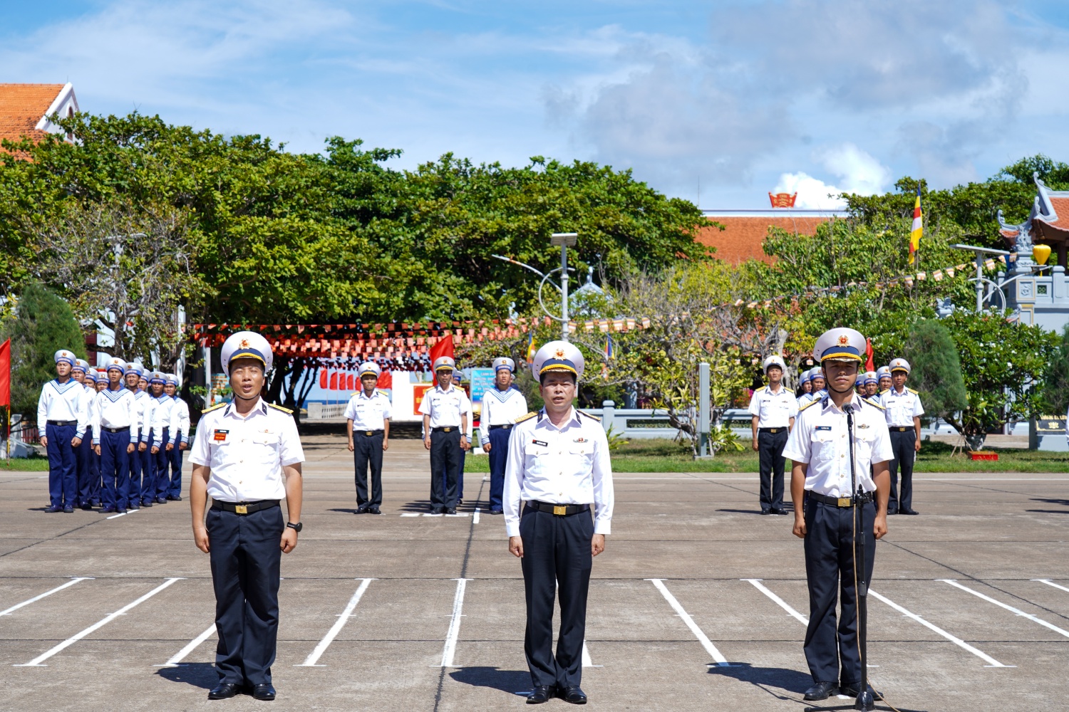 [Chùm ảnh] Lễ chào cờ thiêng liêng nơi đầu sóng Trường Sa