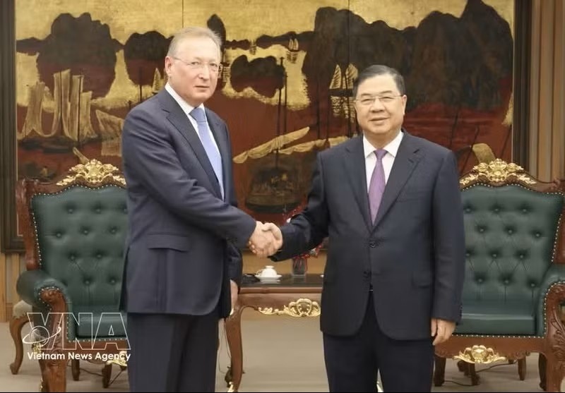 Zarubezhneft-Petro Viet Nam cooperation contributes
substantively to Viet Nam-Russia ties: Deputy PM Zarubezhneft-Petro Viet Nam cooperation contributes
substantively to Viet Nam-Russia ties: Deputy PM