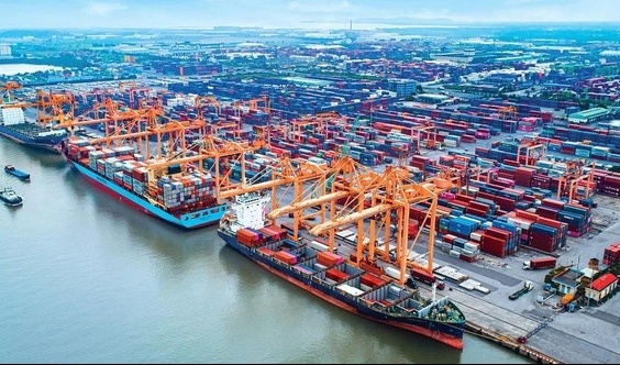 Giảm thủ tục hành chính, hàng hóa qua cảng biển tăng mạnh