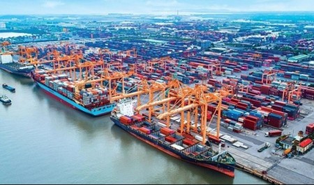 Giảm thủ tục hành chính, hàng hóa qua cảng biển tăng mạnh