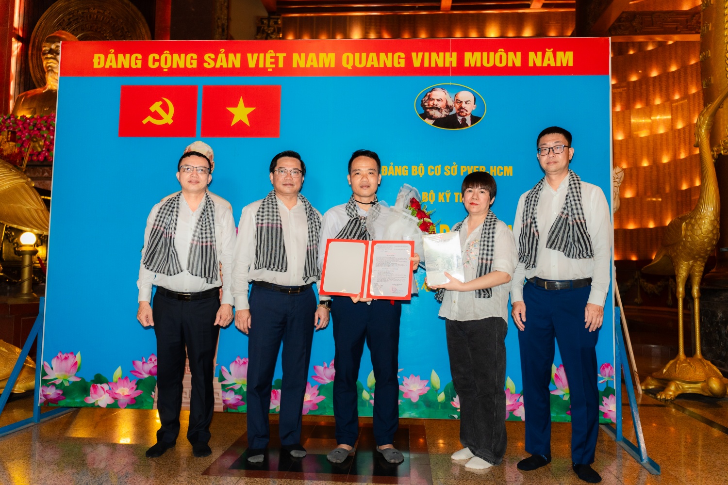 Chi bộ Kỹ thuật PVEP-HCM kết nạp 3 đảng viên mới Chi bộ Kỹ thuật PVEP HCM kết nạp 3 đảng viên mới
