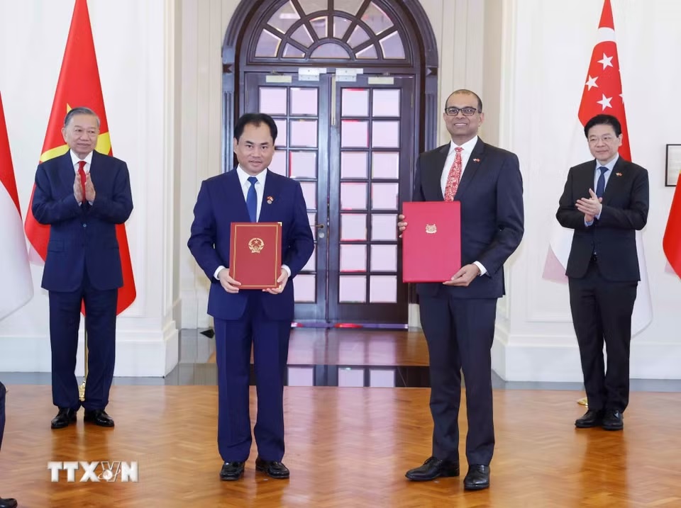Tổng Bí thư, Chủ tịch nước Tô Lâm chứng kiến Lễ trao các văn kiện hợp tác Việt Nam - Singapore