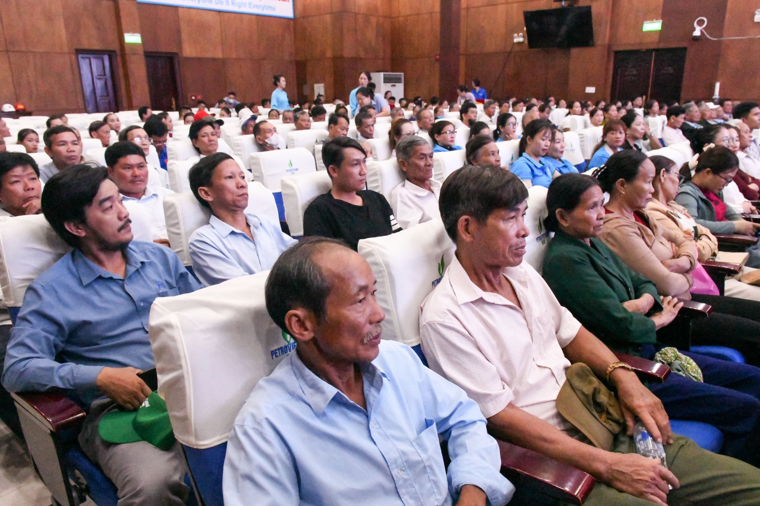 BSR tăng cường truyền thông an ninh, an toàn và bảo vệ môi trường đến người dân xã Vạn Tường BSR tăng cường truyền thông an ninh, an toàn và bảo vệ môi trường đến người dân xã Vạn Tường