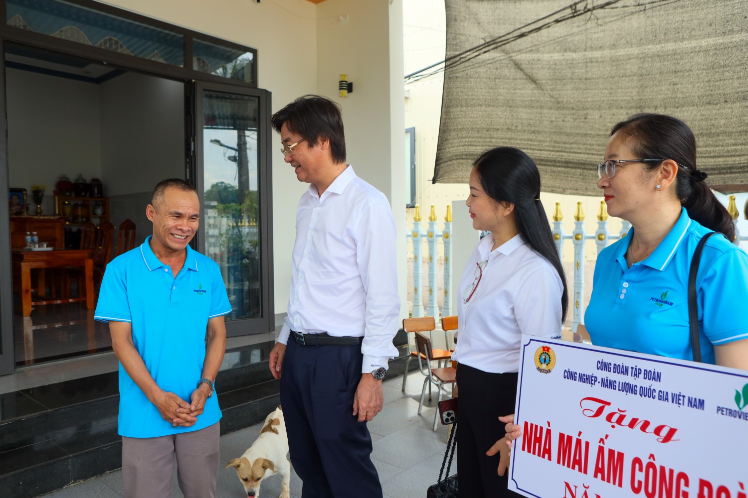 Petrovietnam trao “Mái ấm Công đoàn”, lan tỏa tinh thần sẻ chia đến người lao động tại miền Trung Petrovietnam trao “Mái ấm Công đoàn”, lan tỏa tinh thần sẻ chia đến người lao động tại miền Trung
