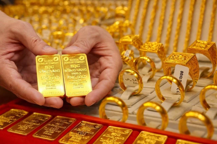 Giá vàng hôm nay 7/8: Vàng trong nước tăng mạnh, thế giới lên đỉnh một tháng