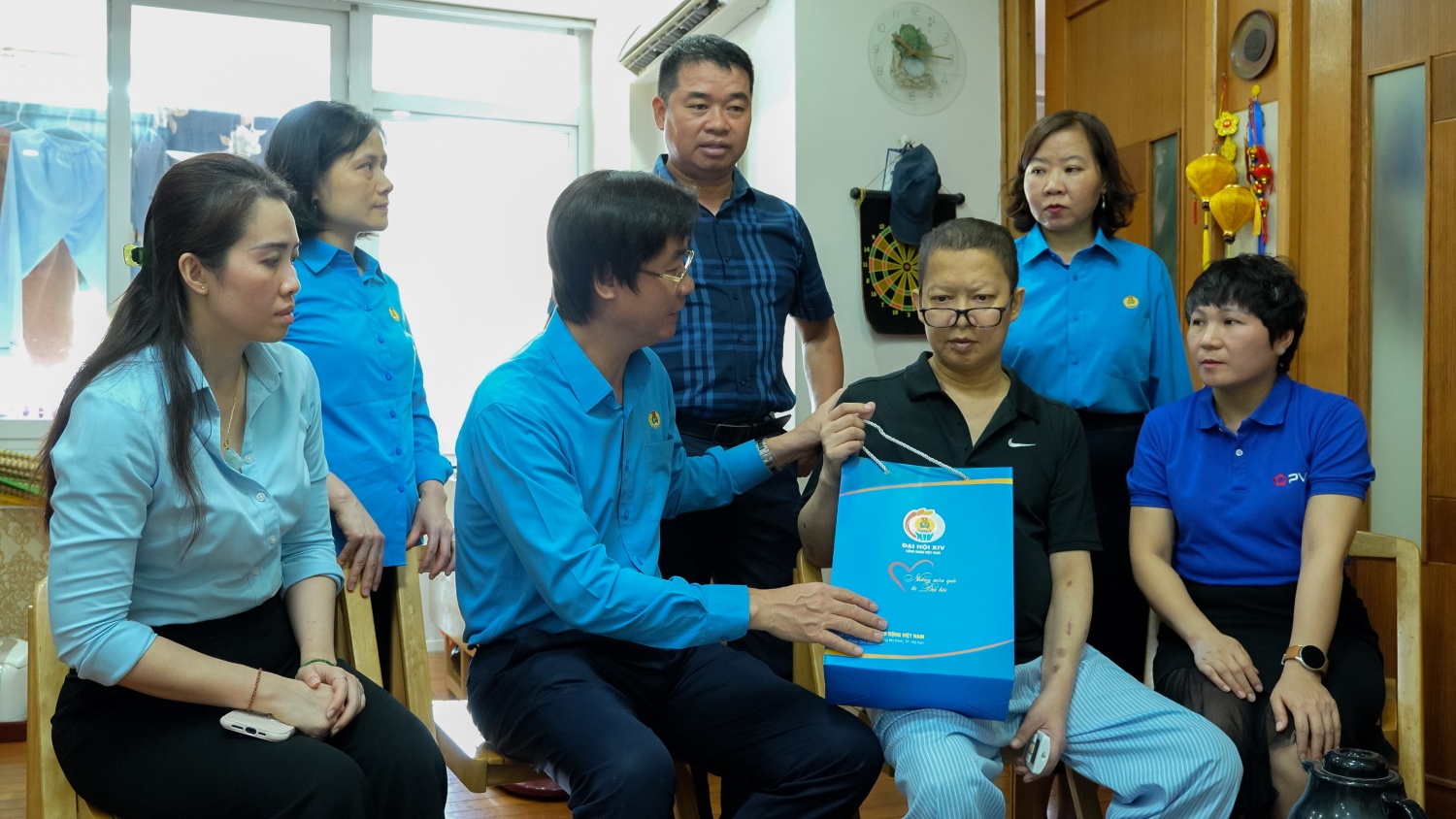 Những món quà từ Đại hội lan tỏa yêu thương đến đoàn viên Petrovietnam mắc bệnh hiểm nghèo Những món quà từ Đại hội lan tỏa yêu thương đến đoàn viên Petrovietnam mắc bệnh hiểm nghèo