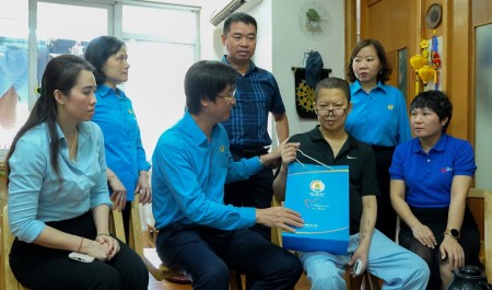 "Món quà Đại hội" lan tỏa yêu thương đến đoàn viên Petrovietnam có hoàn cảnh khó khăn
