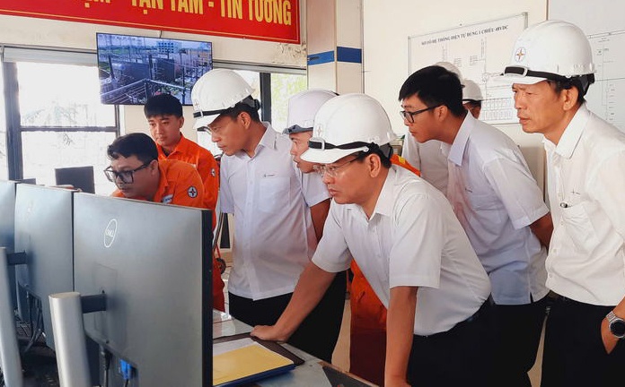 Vượt “phép thử” nắng nóng lịch sử, EVNNPT giữ vững huyết mạch truyền tải điện miền Bắc Vượt “phép thử” nắng nóng lịch sử, EVNNPT giữ vững huyết mạch truyền tải điện miền Bắc